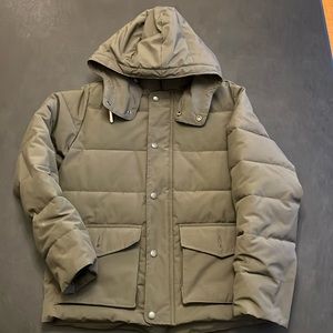 Gap Winter Jacket for men, Size XS in khaki green color